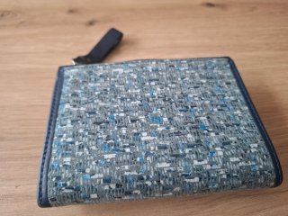 Cartera azul y gris