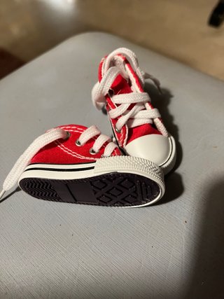 Zapatillas rojas para muñeco