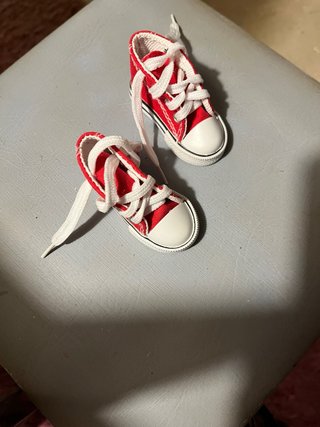 Zapatillas rojas para muñeco
