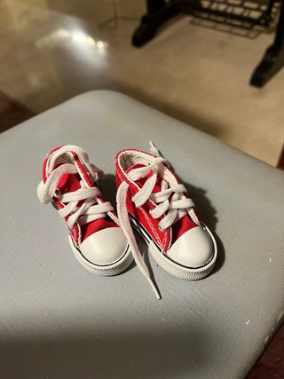 Zapatillas rojas para muñeco
