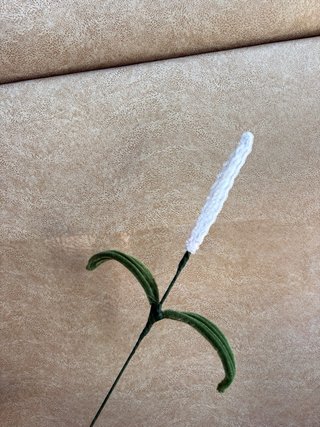 Flor de limpiapipas blanca y verde