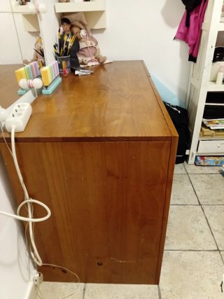 Escritorio de madera maciza