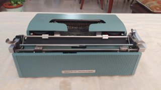Máquina de escribir Olivetti Lettera 32