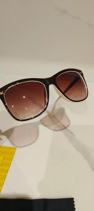 Gafas de sol Emporio Armaní Marrón y Dorado