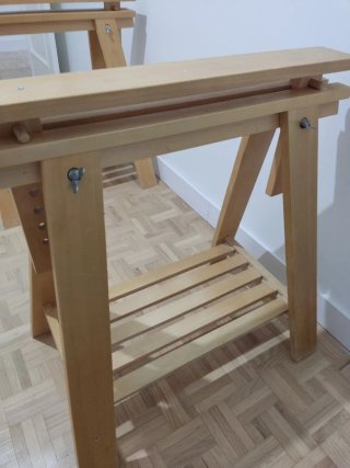 Mesa de cristal y madera