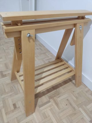 Mesa de cristal y madera