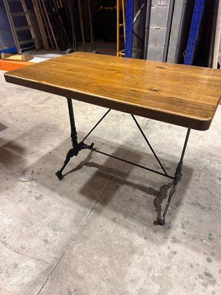Mesa Vintage Bar Madera y Metal. Precio de una.