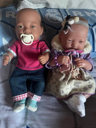 Muñecos bebés con peluches