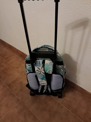 Mochila con ruedas y estampado floral