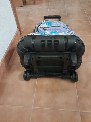 Mochila con ruedas y estampado floral