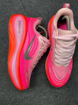 Nike zoomx Vomero plus Rosa Talla 41 EU nuevas DS