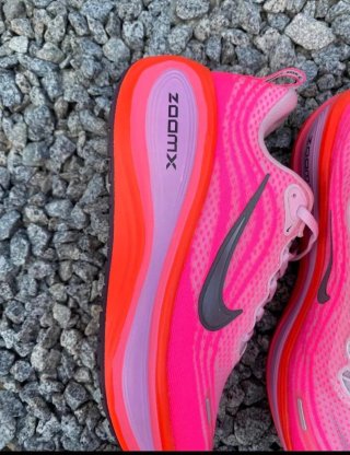 Nike zoomx Vomero plus Rosa Talla 41 EU nuevas DS
