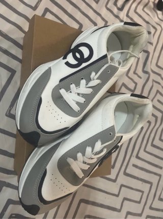 Deportivas Chanel Blancas y Grises