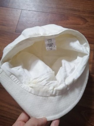 Gorra de pana blanca