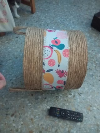 Cesto grande de mimbre con tela estampada