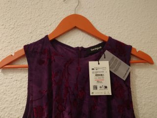 Vestido midi Desigual flocado morado talla M.