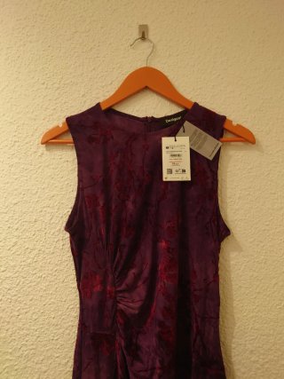 Vestido midi Desigual flocado morado talla M.