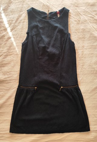 Vestido negro Stradivarius