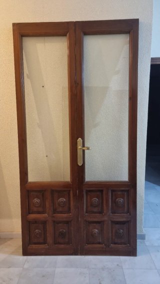 Puerta doble madera y cristal
