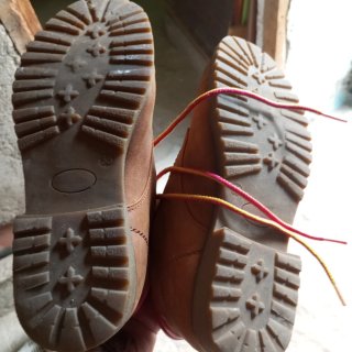 Botas de mujer rosas y marrones