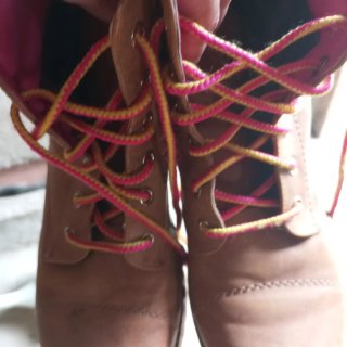Botas de mujer rosas y marrones