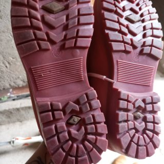Botas de mujer rosas y marrones