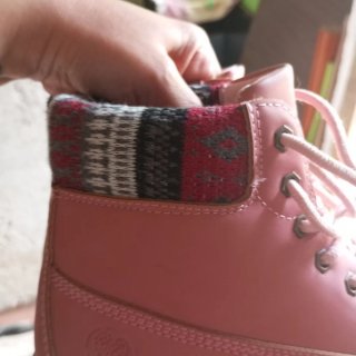 Botas de mujer rosas y marrones