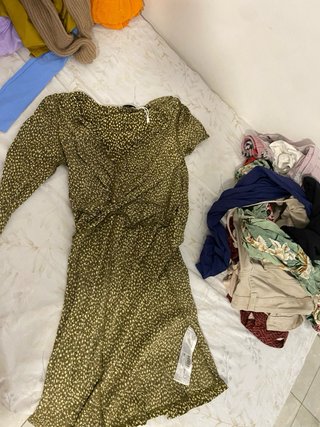 Lote de ropa de segunda mano aprox 90 prendas