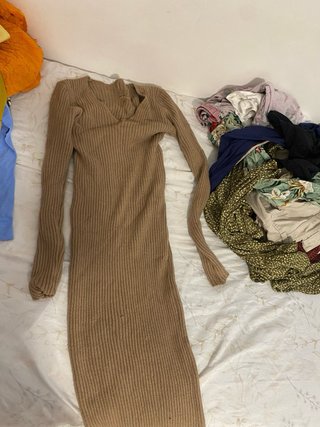 Lote de ropa de segunda mano aprox 90 prendas