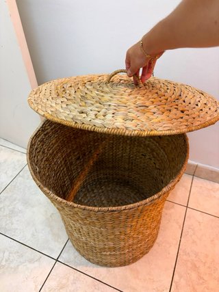 Cesta de mimbre con tapa
