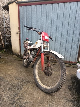 Montesa Trial Clásica Roja y Blanca