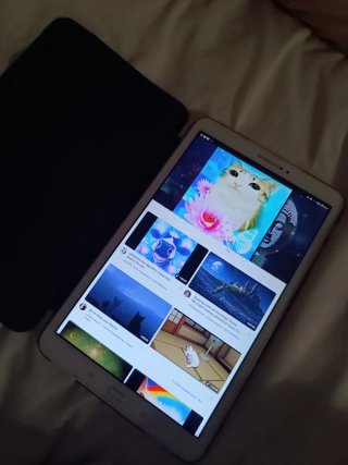 Samsung Galaxy Tab con Funda Negra.
