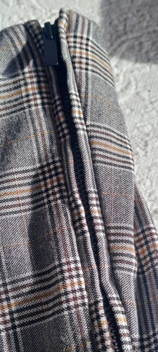 Pantalón pitillo cuadros gris