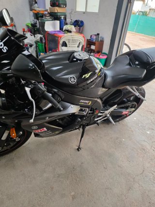 YAMAHA YZF-R1 1000 CC –