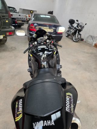 YAMAHA YZF-R1 1000 CC –