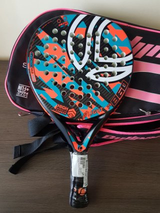 Pala Bullpadel + Bolsa Paletero SIN ESTRENAR