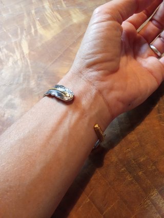 Pulsera estilo pluma oro y plata imitación