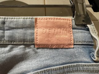 Vaqueros acampanados Bershka tiro alto