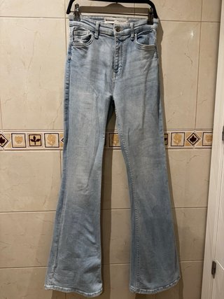Vaqueros acampanados Bershka tiro alto