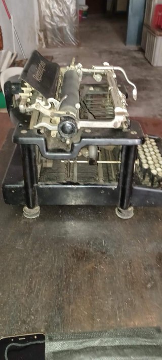 Máquina de escribir Remington antigua 1923