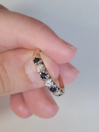 Ladies gold ring