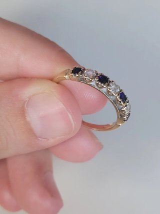 Ladies gold ring