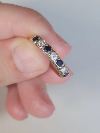 Ladies gold ring