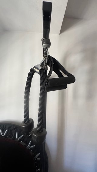 Máquina de pesas con poleas y cuerda