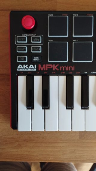 Akai MPK Mini Controlador MIDI