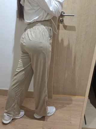 Conjunto deportivo blanco y verde