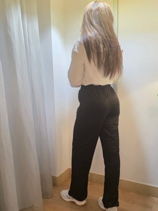 Conjunto deportivo blanco y verde