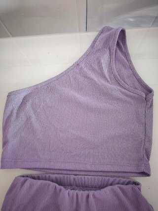 Conjunto top e calções lilás 14 anos