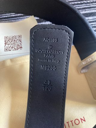 Cinturón Louis Vuitton hebilla plateada 120cm