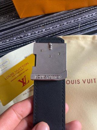 Cinturón Louis Vuitton hebilla plateada 120cm